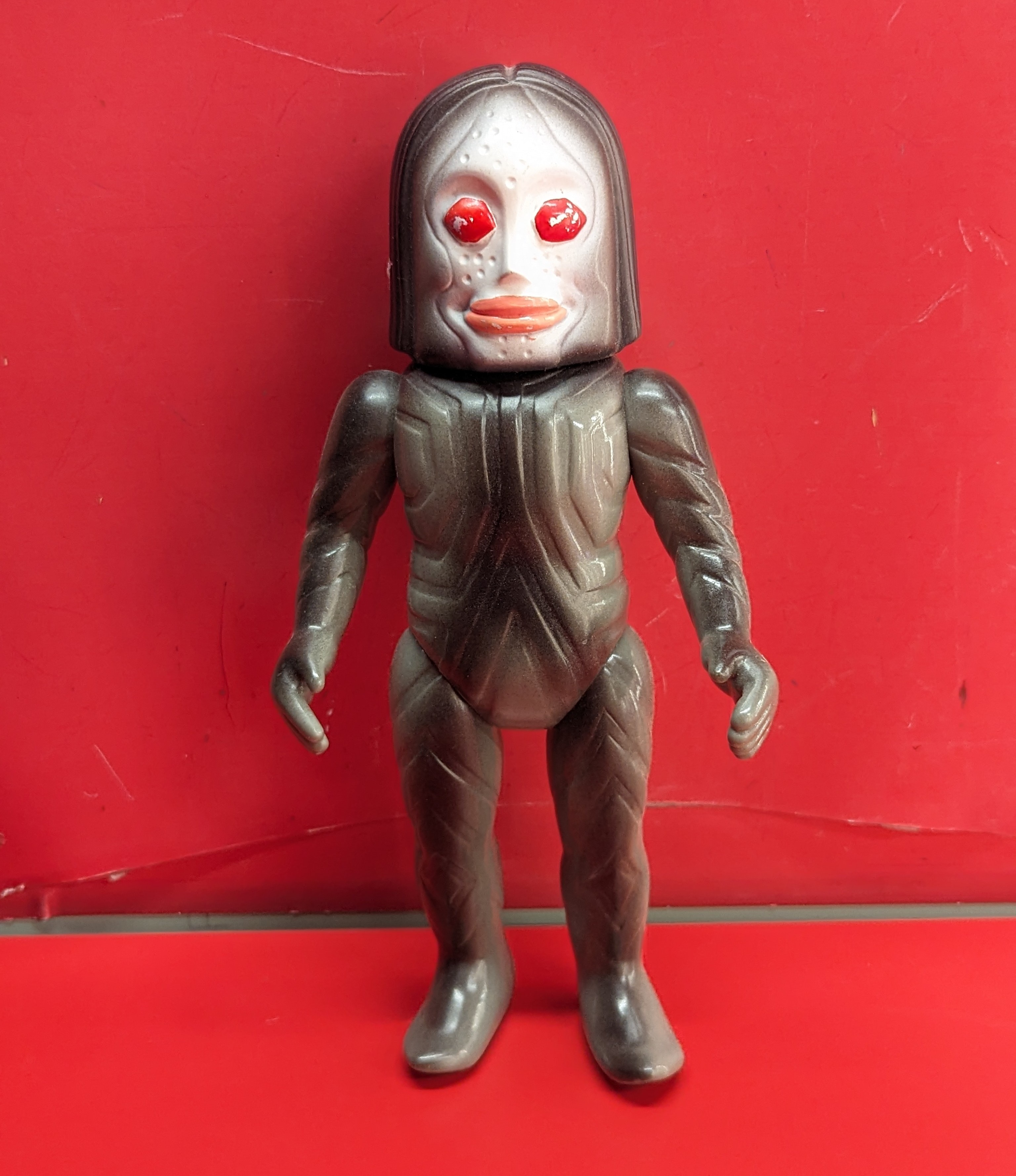 M1号 世紀の大怪獣ウルトラQウルトラマン ダダA(灰色成型/黒 白 ピンク 赤目塗装) | ありある | まんだらけ MANDARAKE