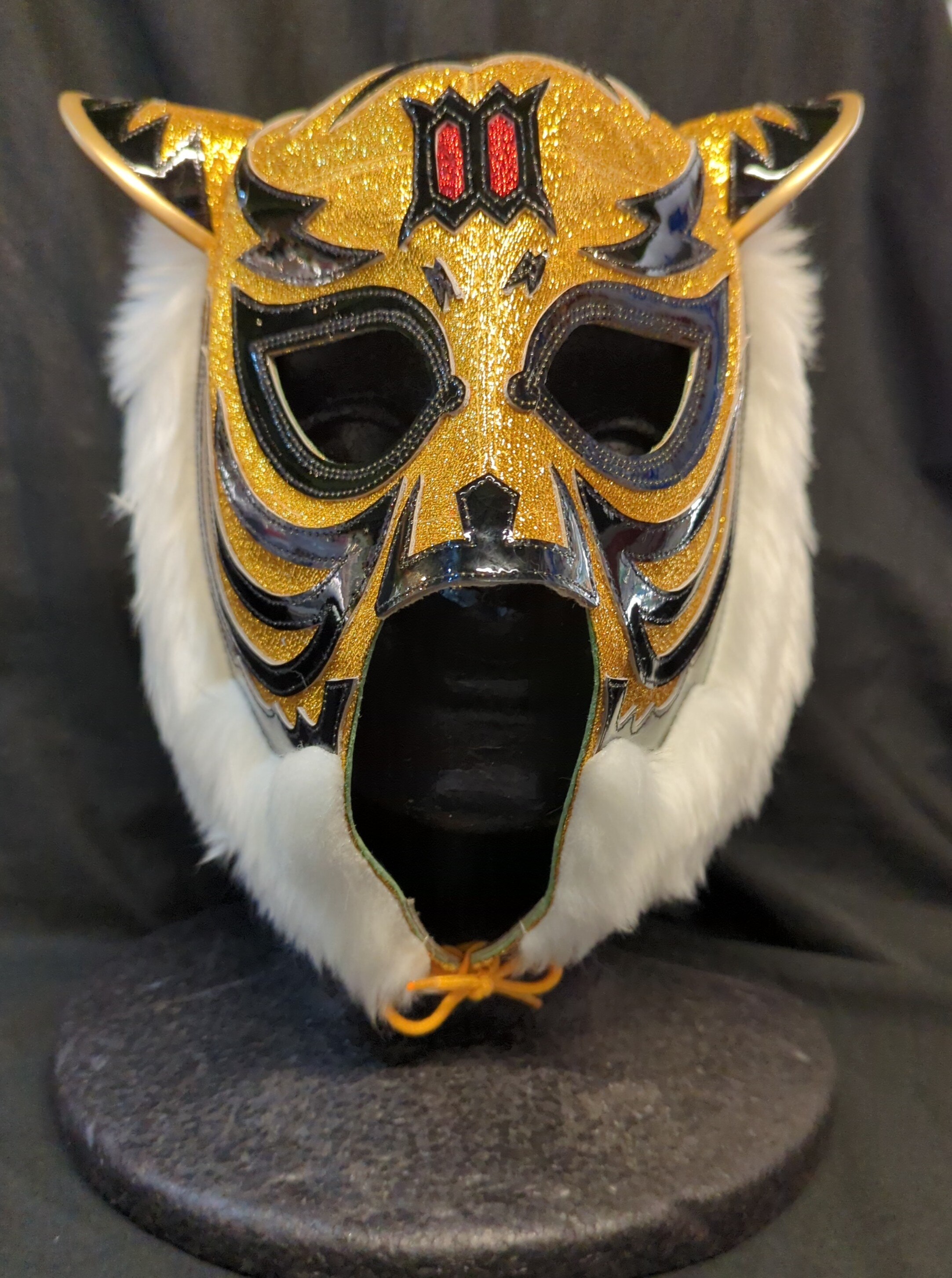 プロレスマスク OJISAN製【初代タイガーマスク(金ラメ×黒フチ)】 タグ付き Ⅲマーク | まんだらけ Mandarake