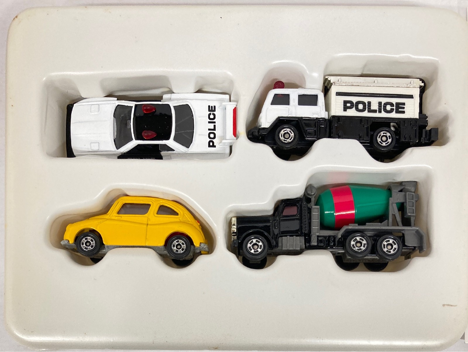 【T75】未開封　トミカ おもちゃ警察隊セット おもちゃ大陸　プトラパトラ