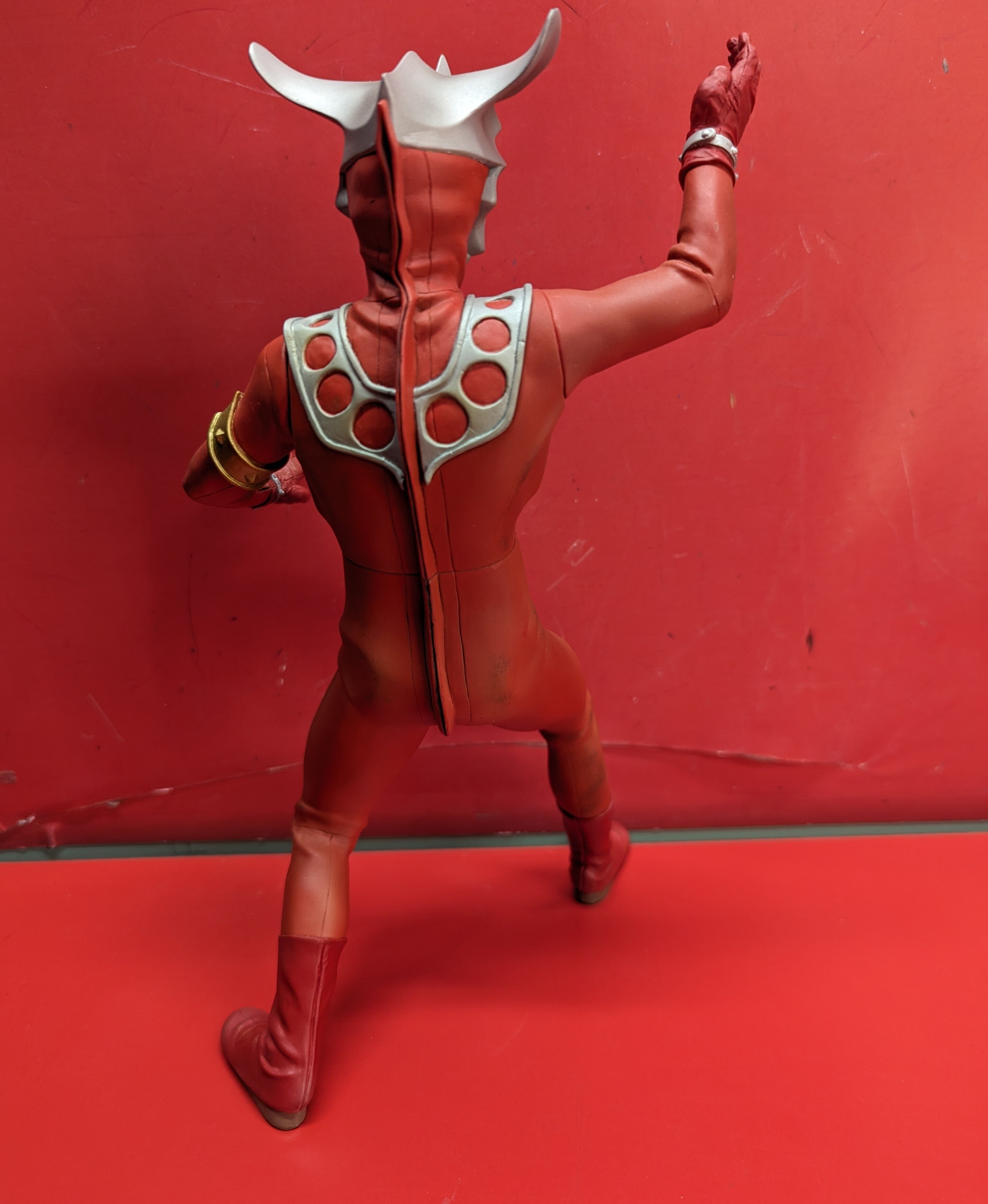 2019年3月26日17時締切でX-PLUSが「ウルトラマンレオ 激闘カラー
