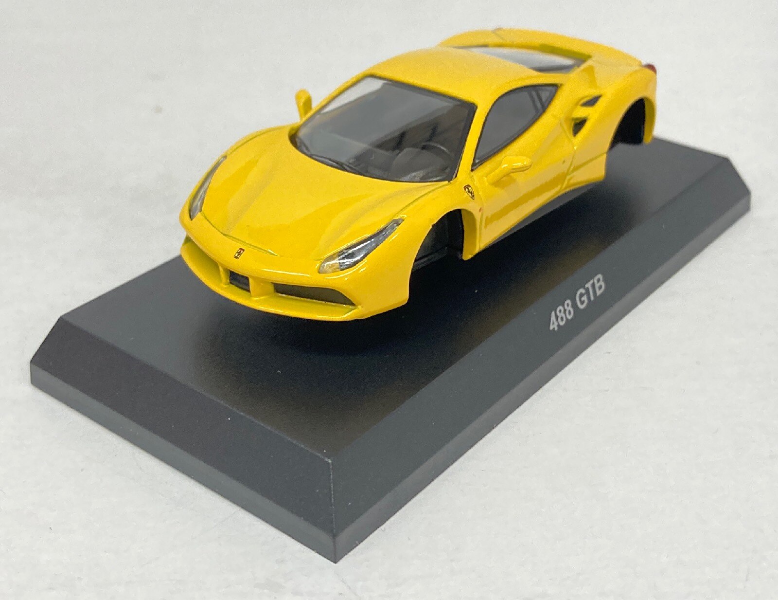 京商 1/64 フェラーリ 488 GTB 赤