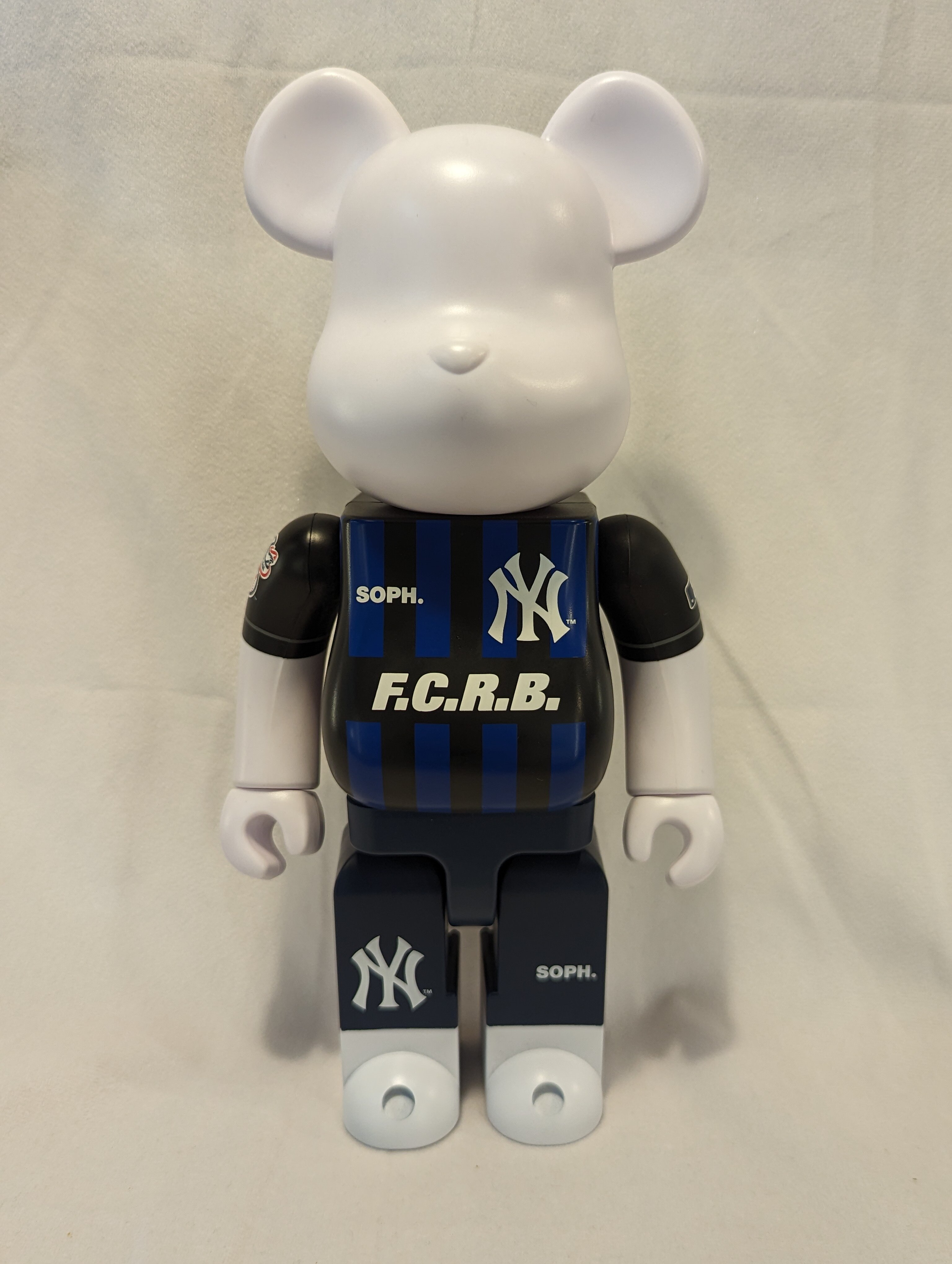 MEDICOMTOY Be@rbrick (Bearbrick) SOPH. FC Real Bristol FCRB x MLB (NEW YORK  YANKEES) 100 and 4 0 0% | ありある | まんだらけ MANDARAKE