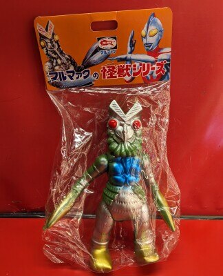 マルサン MARUSAN マルガチャ バルタン星人 ピンク成形 塗装