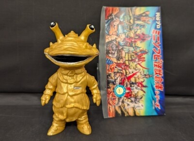 Ultra Nyan (ウルトラニャン) figure by Mark Nagata, produced