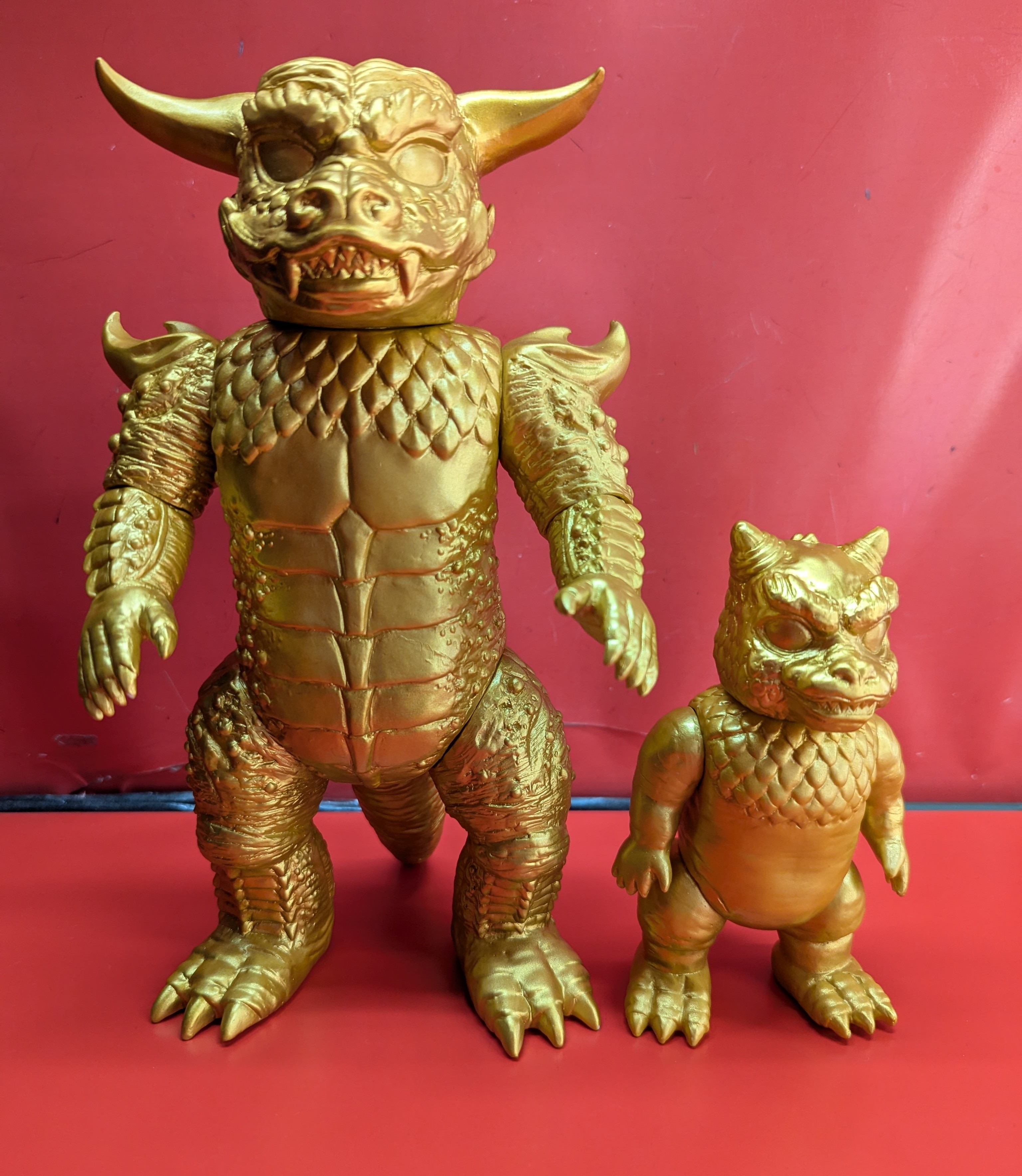 マーミット 世紀の大怪獣シリーズ/ビニールパラダイス プルガサリ&チビガサリセッ 金 | ありある | まんだらけ MANDARAKE