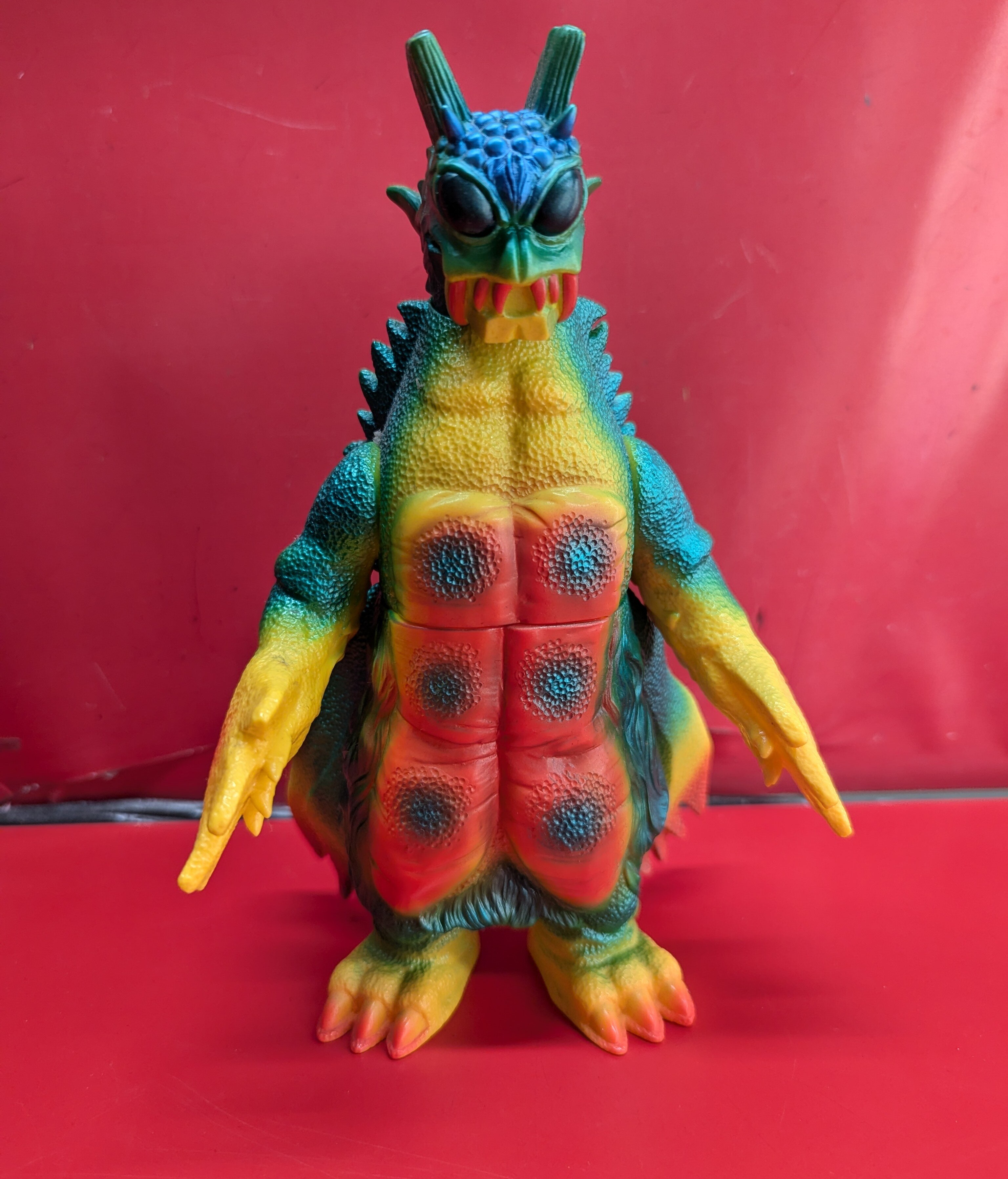 円谷コミュケンーションズ 怪獣郷/ウルトラマンA ドラゴリー 黄色成型/メタ緑&赤彩色 1期 | ありある | まんだらけ MANDARAKE