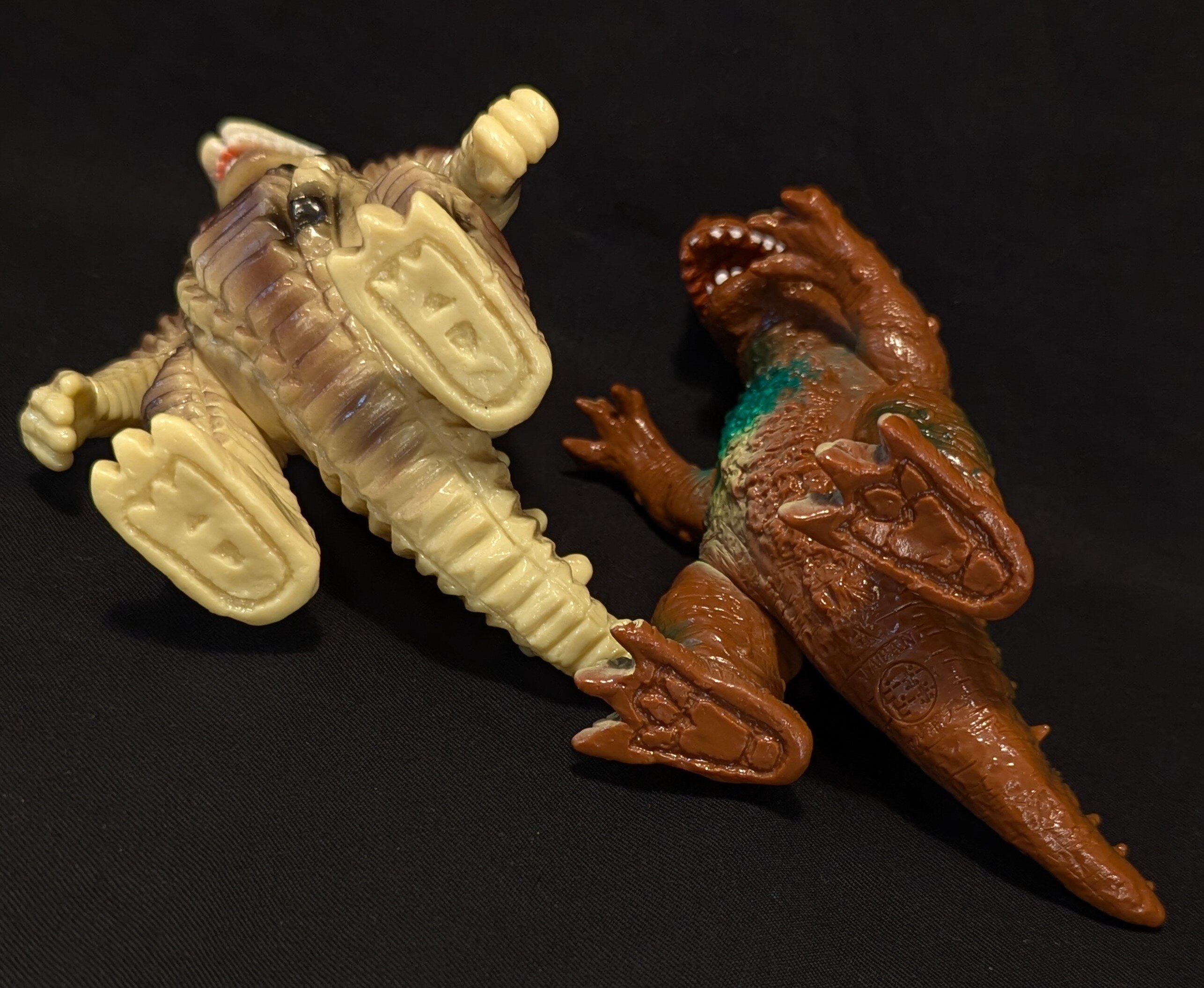 ピーポーピーポー キョウアクザウルス ざんこく怪獣アルギラー 茶成型&しかばね怪獣マズラス クリーム成型 1期セット | まんだらけ Mandarake