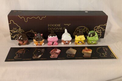 TOY ZERO PLUS DOGDOGBENGPENG FOODIE DINOSAUR ASSORTED CHOCOLATES