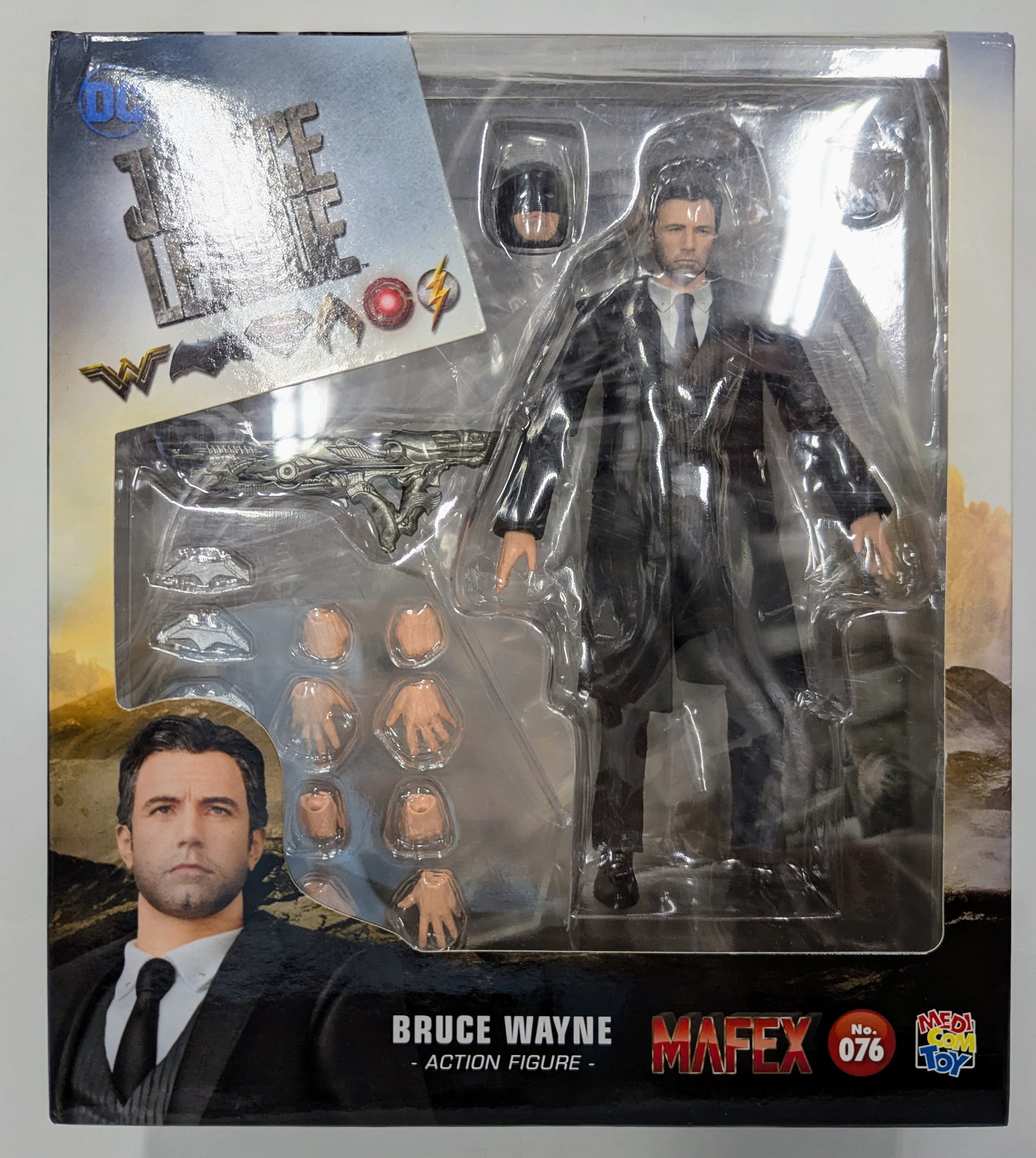 Popular Mafex No.76 Bruce Wayne