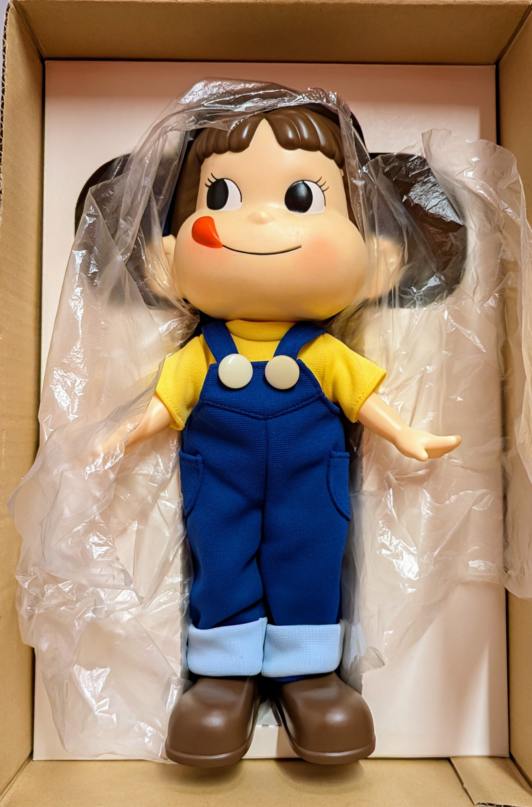 不二家青のオーバーオールぺこちゃん人形