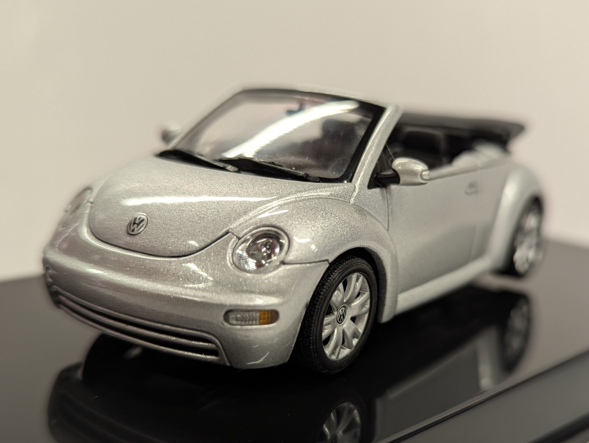 AUTOart 1/43AUTOart VW NEW BEETLE CABRIO(REFLEX SILVER METALLIC) 59758