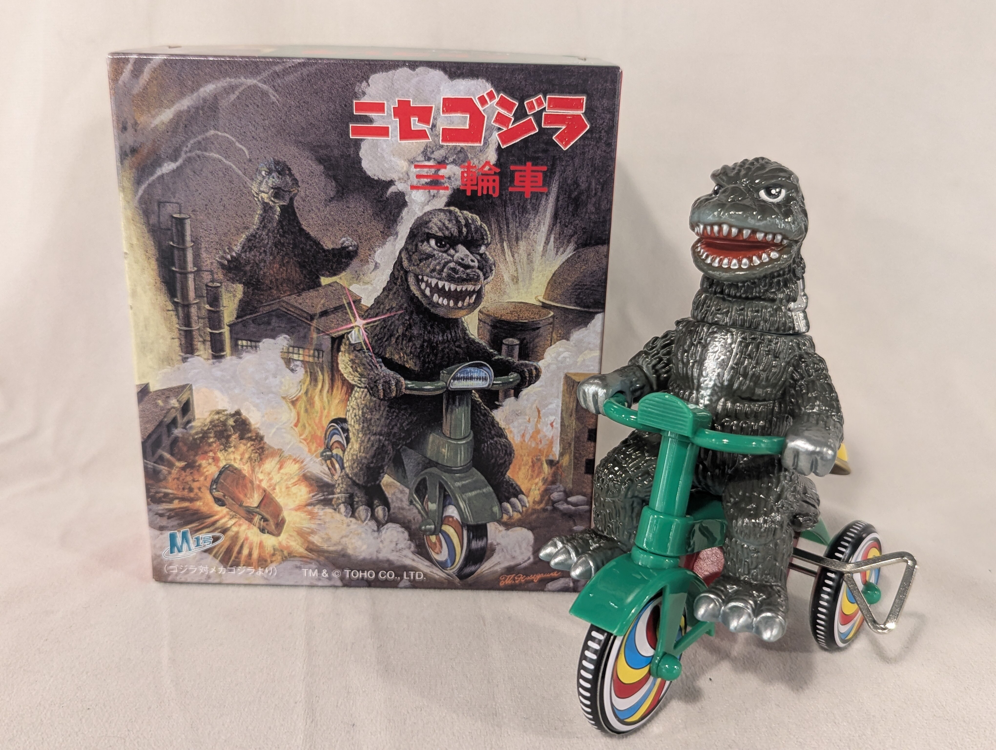 ニセゴジラ三輪車 未開封新品TM & TOHO CO.LTDウルトラマン三輪車 ニセゴジラ三輪車 未開封新品TM & TOHO CO.LTDウルトラマン