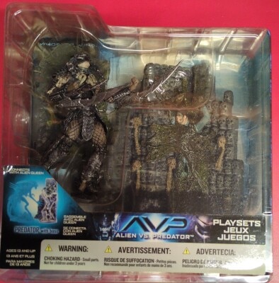 McFARLANE TOYS PLAYSETS PREDATOR WITH BASE