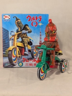 シンビンショップ限定 ケムール人三輪車 ネオライム × フレイムレッド