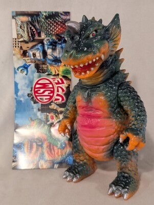 HS 怪獣シリーズ ゴリラ獣(山吹色成型) 対 チラノ獣(赤成型)対決