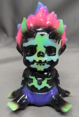 REALHEAD/SKULL TOYS ドクロックスマン(黒成型/金/紫塗装/マント付