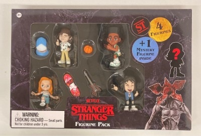 YUME TOYS 4 FIGURINES + 1 MYSTERY FIGURINE FIGURINE PACK