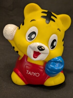 TAIYO ソフビ貯金箱 野球をするトラ