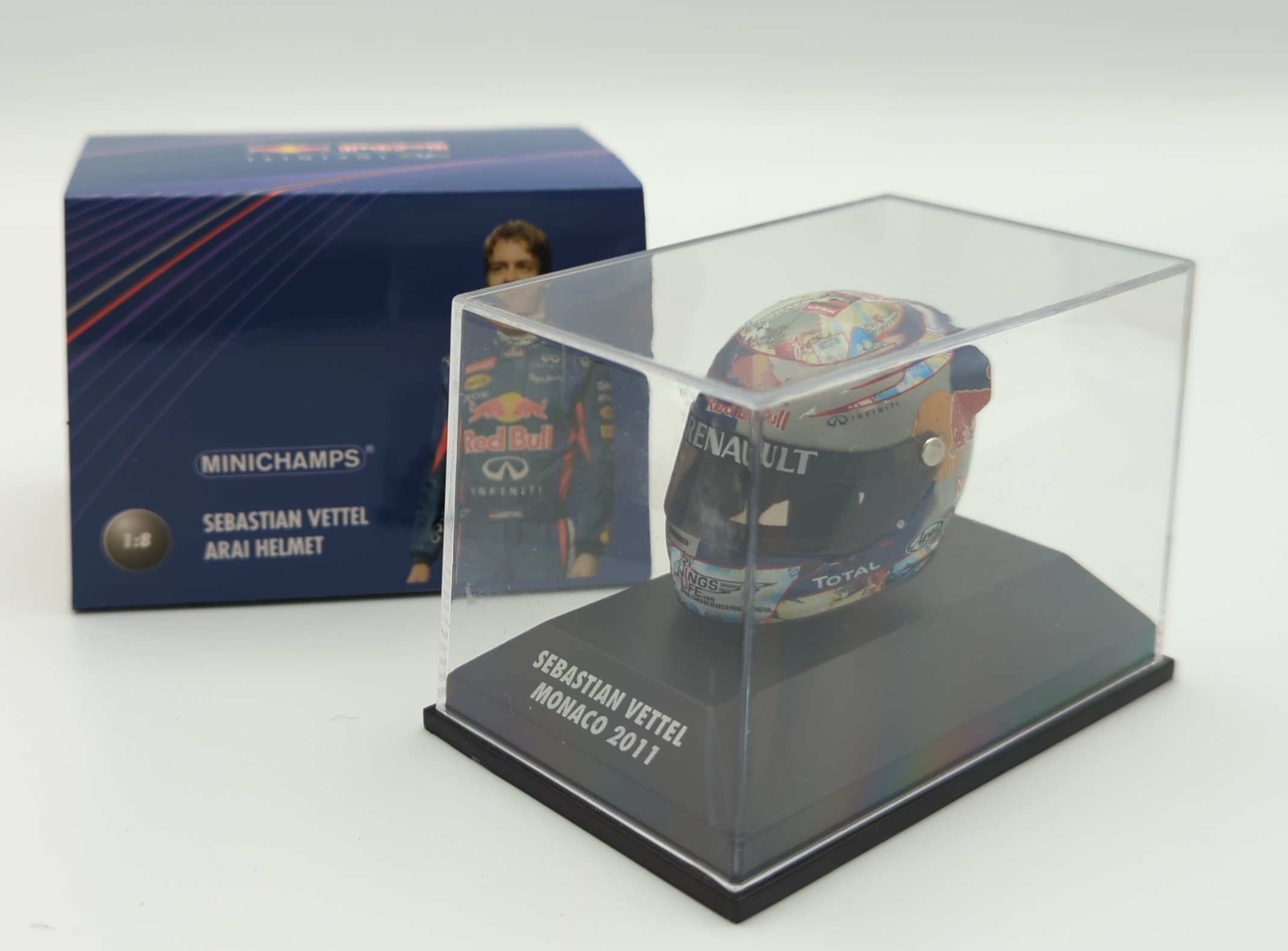 Paul\'sModelArt 1/8MINICHAMPS S.VETTEL ARAI HELMET 381110101 MONACO 2011