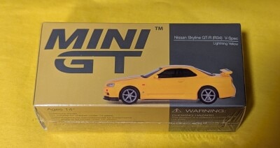 TSM 1/64 MINI GT Nissan スカイライン GT-R R34 Vスペック ライティングイエロー (右ハンドル)