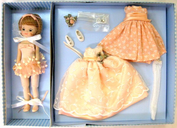 Tiny Betsy  Just Peachy Gift Set