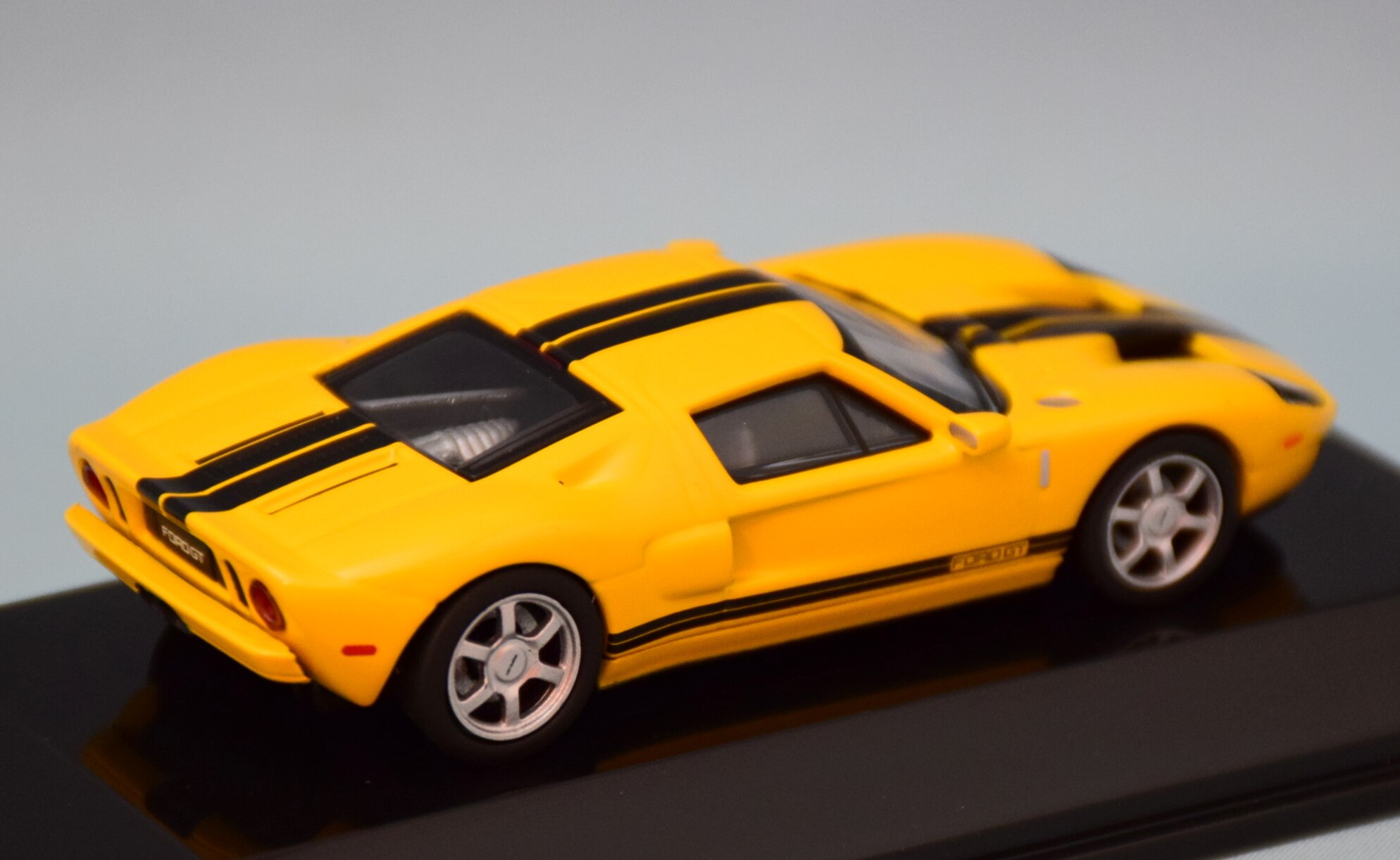 AUTOART 20352 1:64 2004 FORD GT YELLOW WITH BLACK STRIPES 