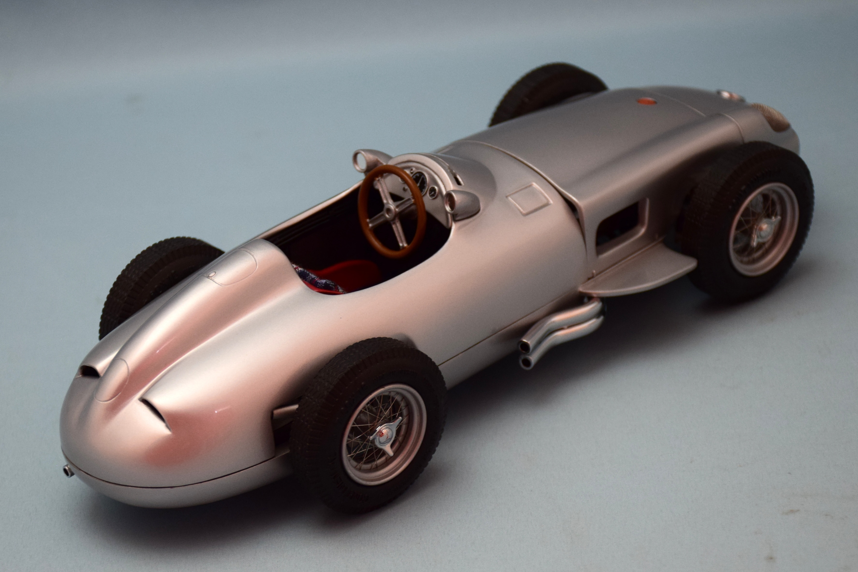CMC 1/18 Mercedes-Benz W196 SILBERPFEIL MONOPOSTO M006 CMC 1/18 Mercedes-Benz W196 SILBERPFEIL MONOPOSTO M006