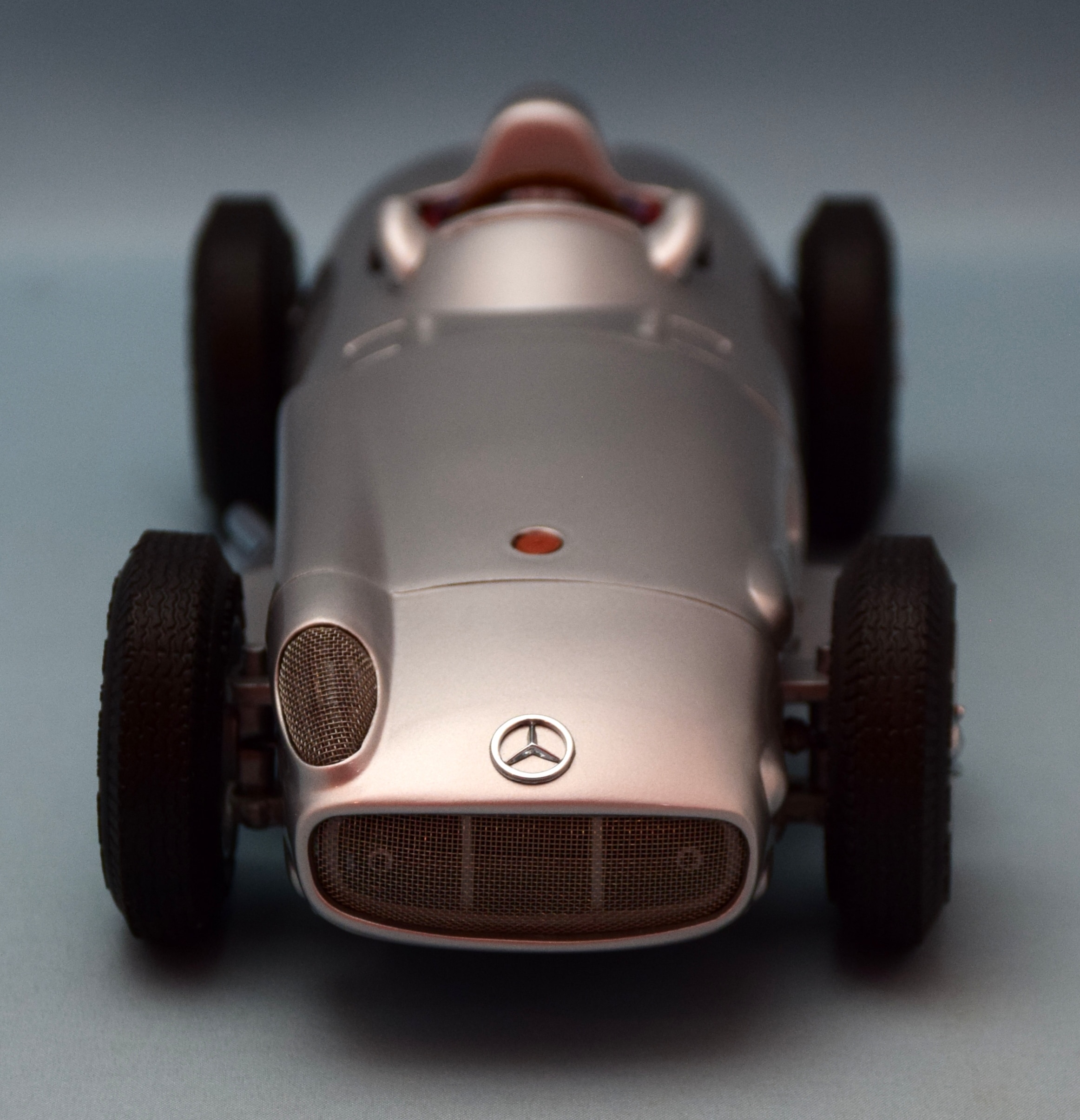 CMC 1/18 Mercedes-Benz W196 SILBERPFEIL MONOPOSTO M006 CMC 1/18 Mercedes-Benz W196 SILBERPFEIL MONOPOSTO M006