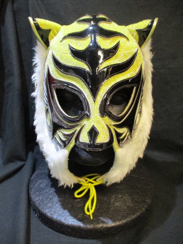 新日本プロレス4代目タイガーマスク サイン入り 試合用マスク - スポーツ