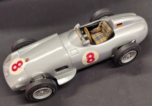1/18スケール *Mercedes-Benz W196 #8 1954/55 M-021
