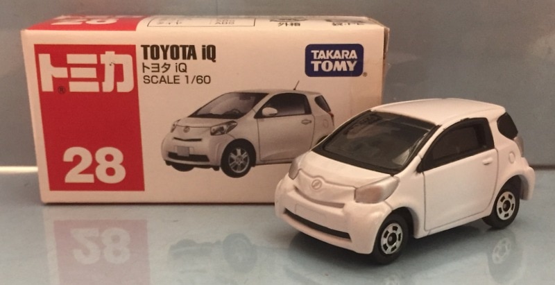 tomica toyota iq