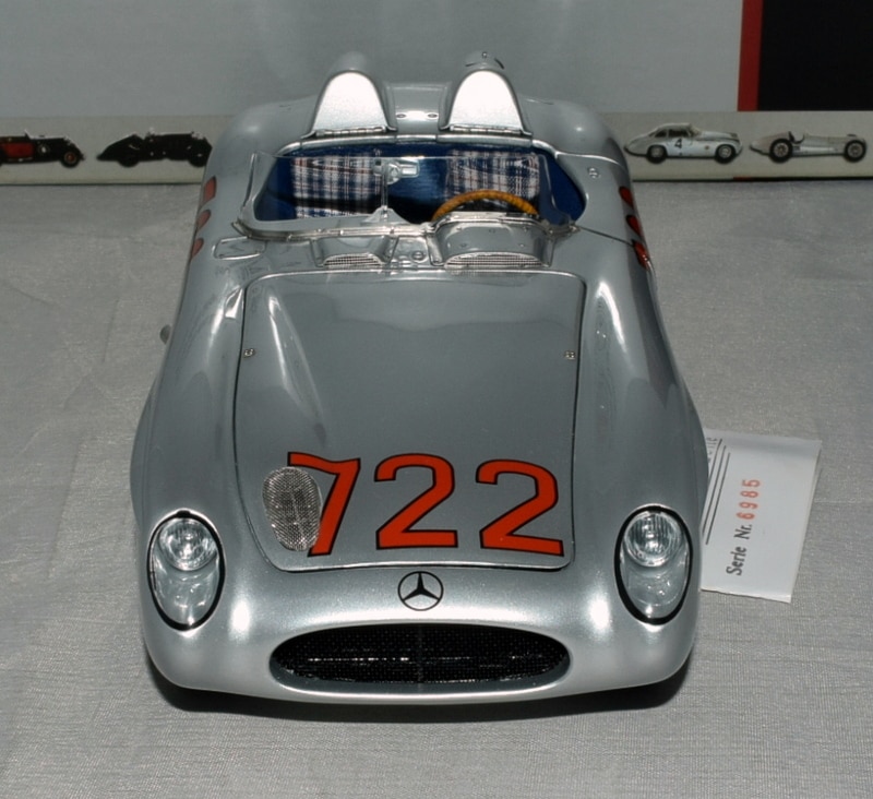 CMC 1/18 Mercedes Benz 300 SLR (W196S) odmalihnogu.org