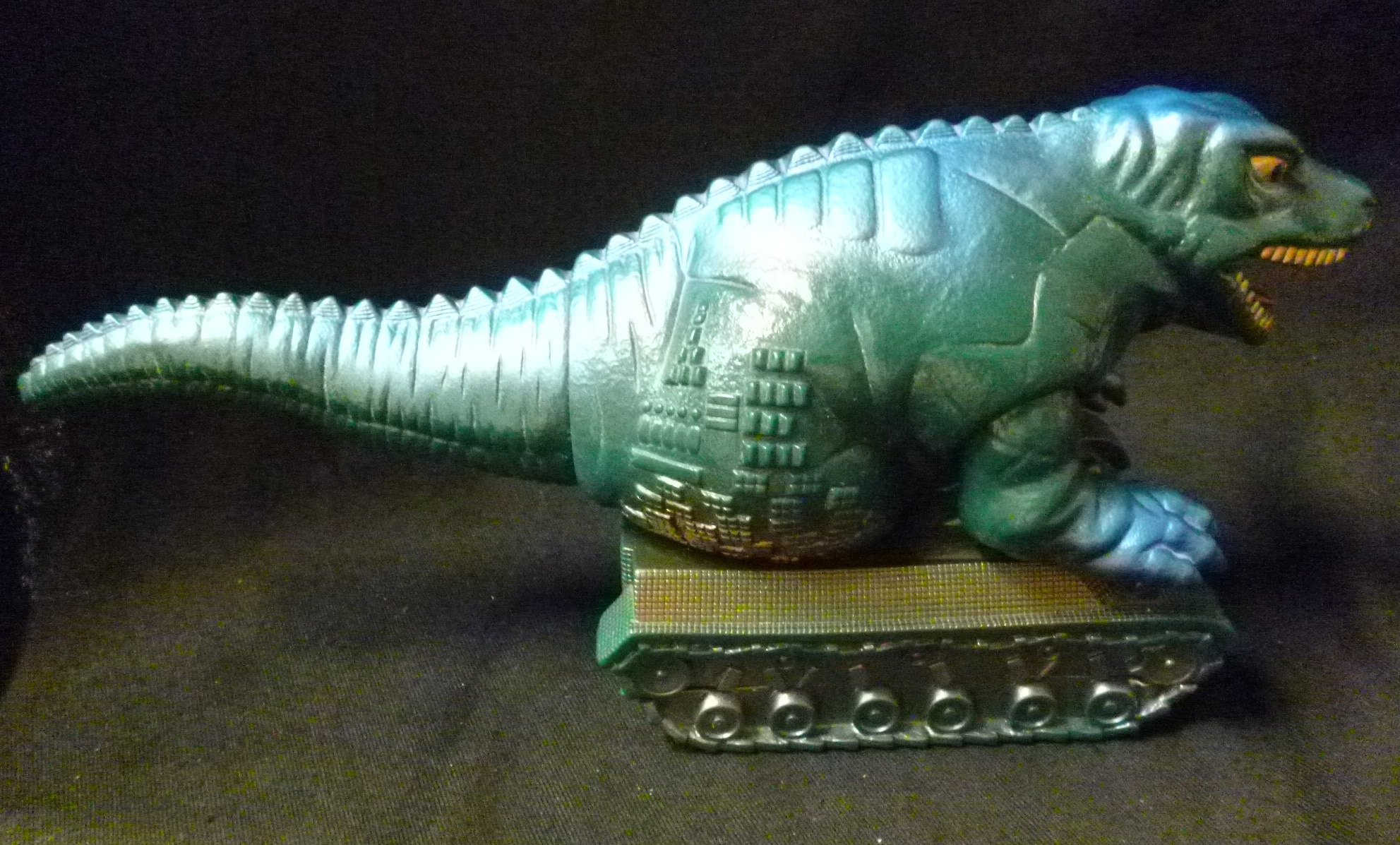 まんだらけ通販 | やまなや 怪獣郷 ウルトラセブン 恐竜戦車 緑成型 1期 - グランドカオスからの出品