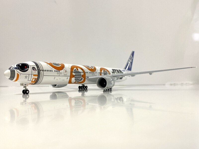 全日空商事 1/200スケール Boeing777-300ER ANA STAR WARS BB-8 JET