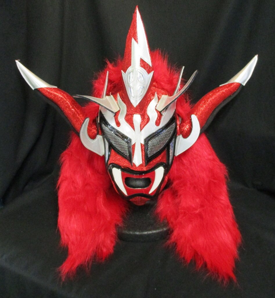 プロレスマスク Sima製 獣神サンダーライガー 赤ラメx黒 銀フチ 額 頬銀ホロ タグ付き 赤髪タイプ まんだらけ Mandarake