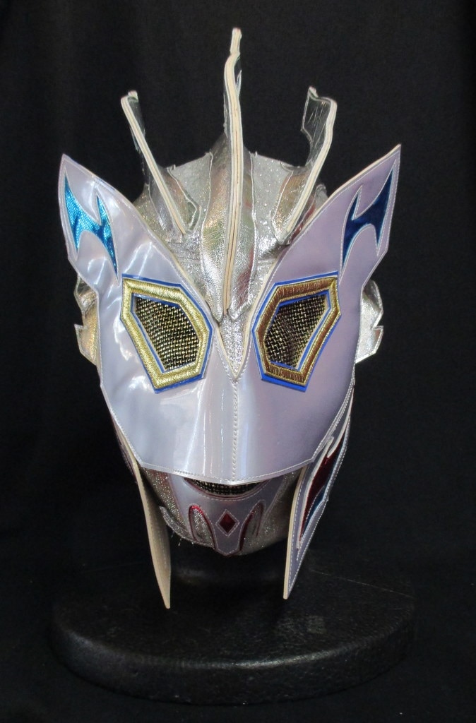 プロレスマスク 【ウルトラマンロビン (銀ラメx青金フチ)】タグ無し サイン入り 本人使用 | まんだらけ Mandarake