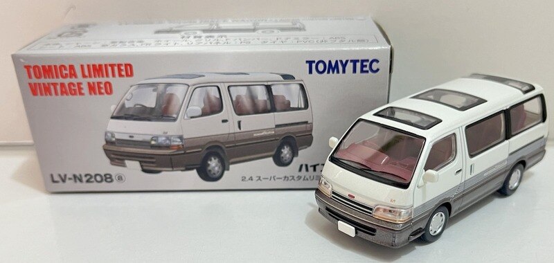 トミーテック TOMICA LIMITED VINTAGE NEO トヨタ ハイエースワゴン