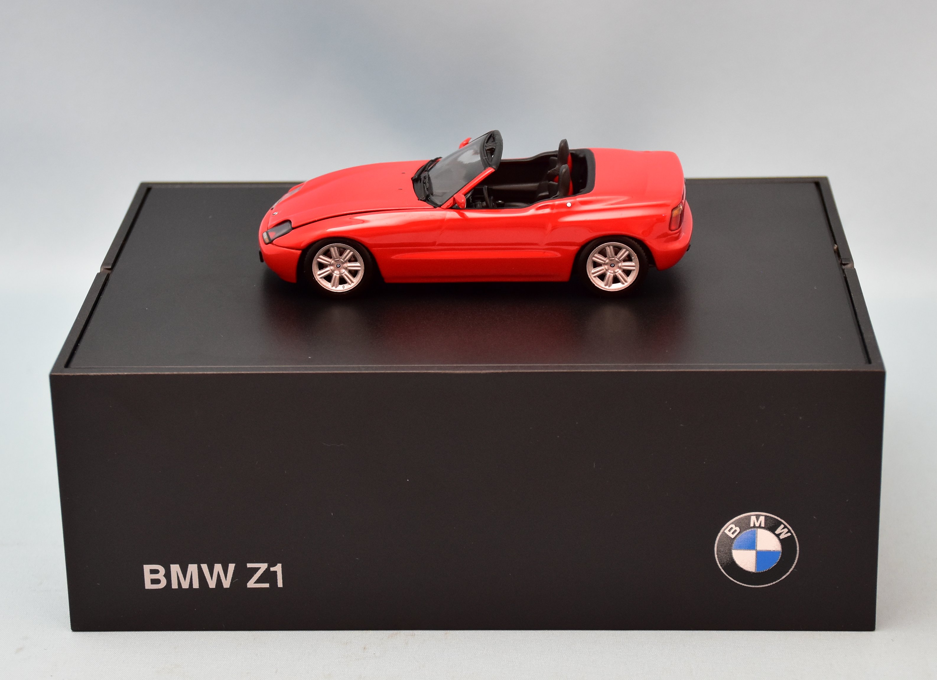 マキシチャンプス 1/43 BMW Z1 E30 1991 ブルーメタリック ,再生産,