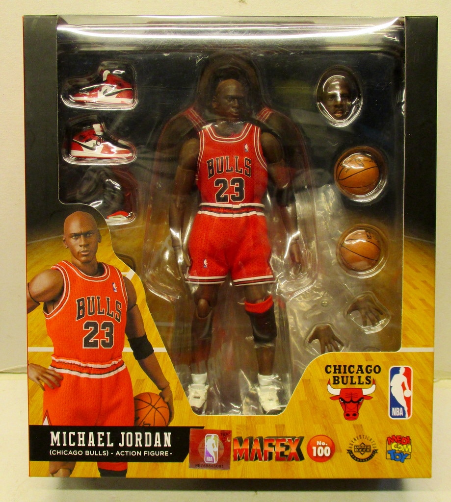 Medicom MAFEX NBA Chicago Bulls Michael Jordan Figure (red)