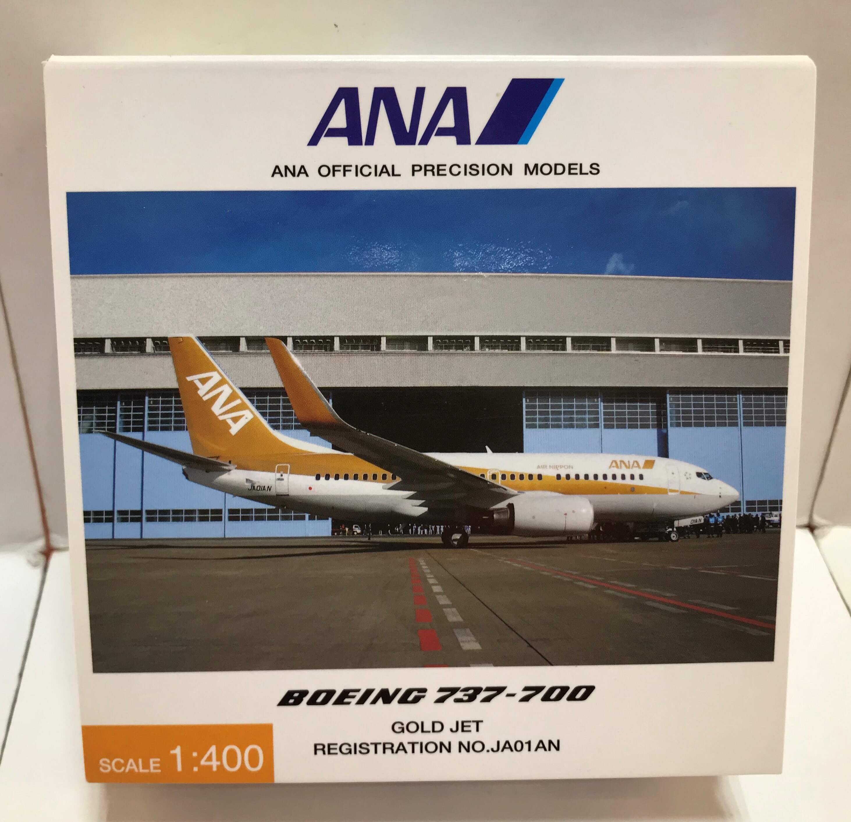 ANA Trading 1/400 BOEING 737-700 GOLD JET / JA01AN NH40029