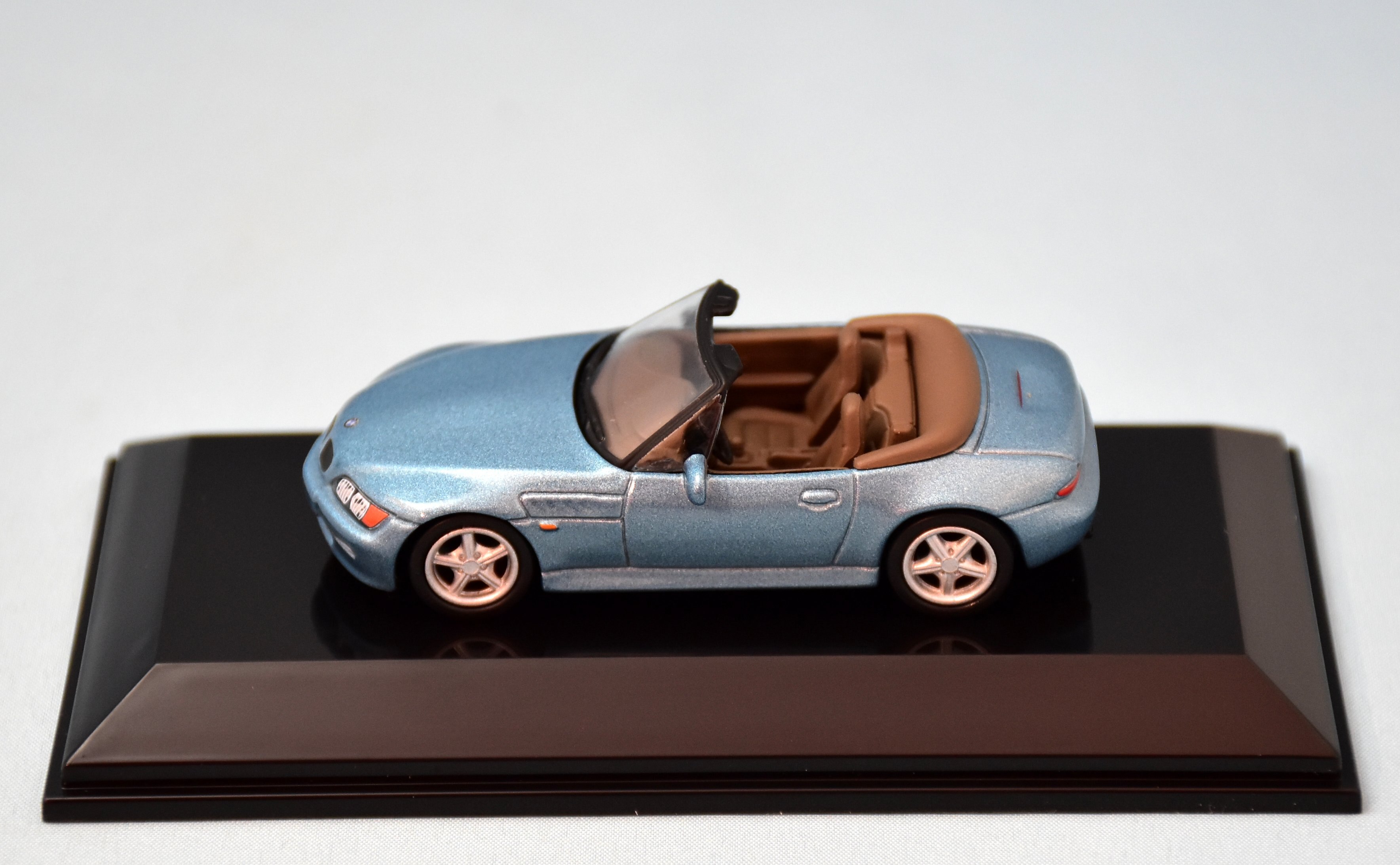 オートアート 1 64スケールシリーズ BMW Z3 - ミニカー