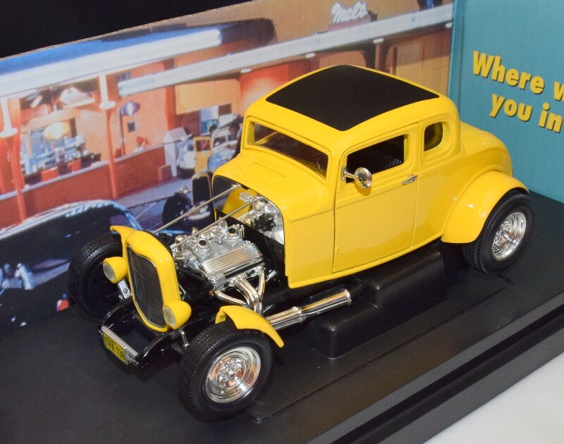 ERTL 1/18 アメリカンマッスル '32 FORD DEUCE COUPE アメリカン