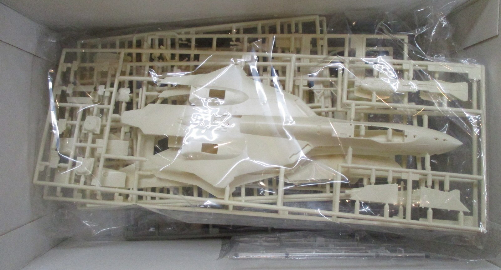 ハセガワ Vf 19ef A イサム スペシャル マクロスf 1 72 まんだらけ Mandarake
