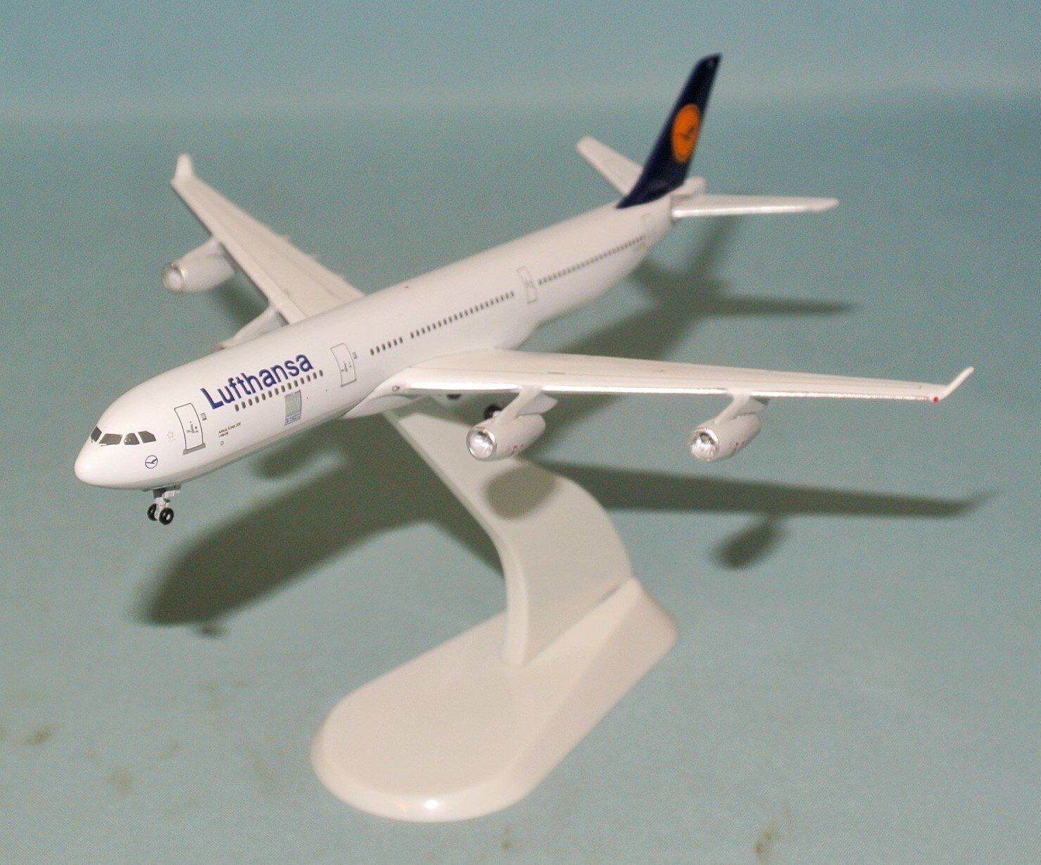 StarJets  Lufthansa AIRBUS A340-300