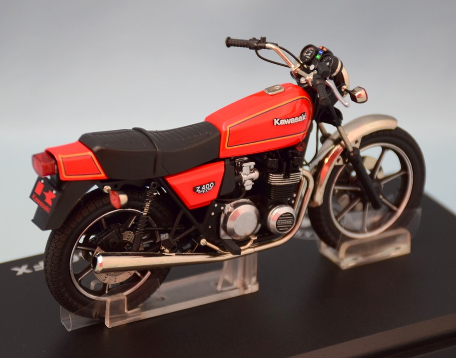 マルサン 鉄馬プロジェクト KAWASAKI Z400FX RED 1/18 - ミニカー