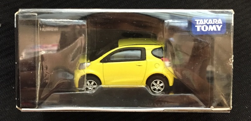 tomica toyota iq