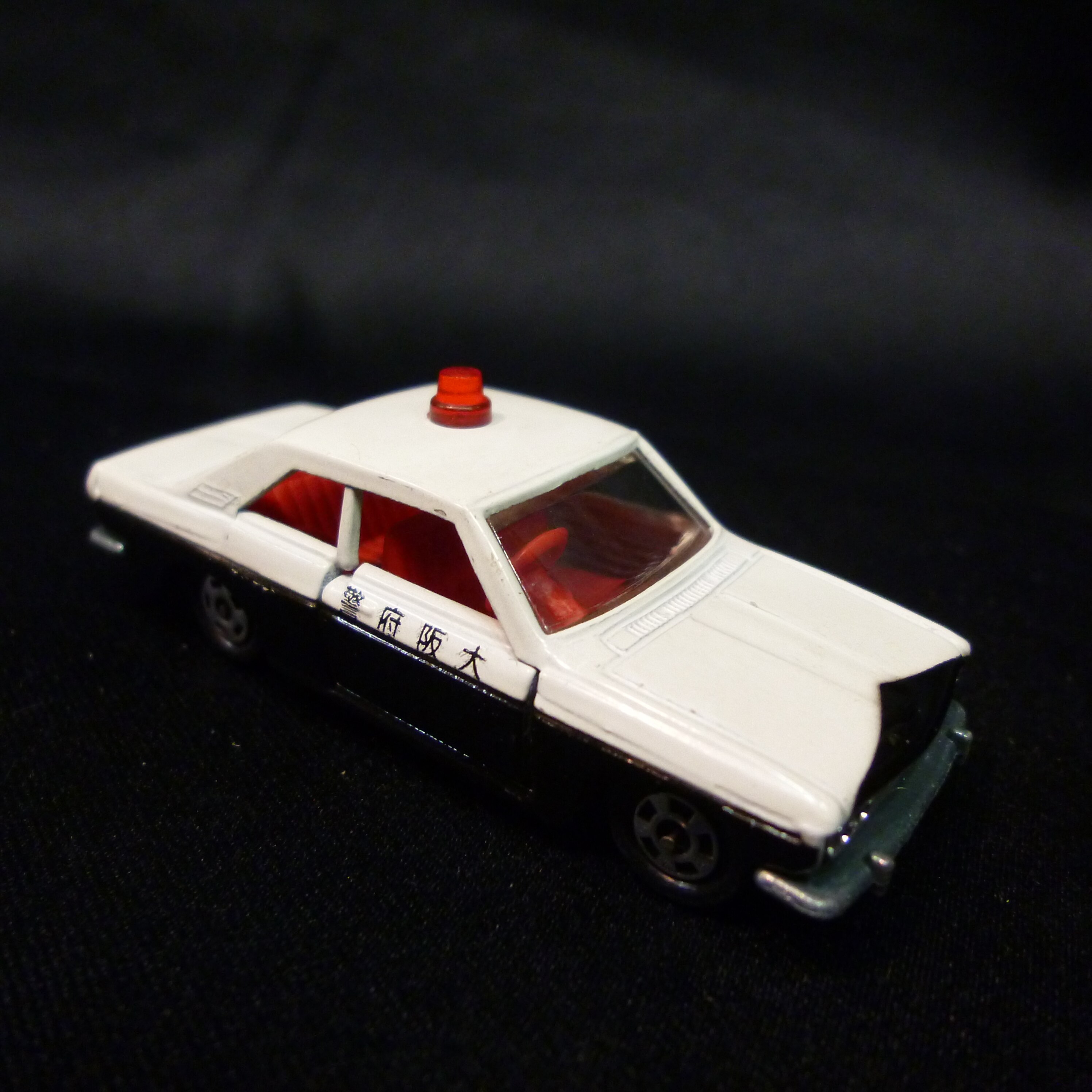 mandarake | tomica original 1/60 nissan blue bird osaka police