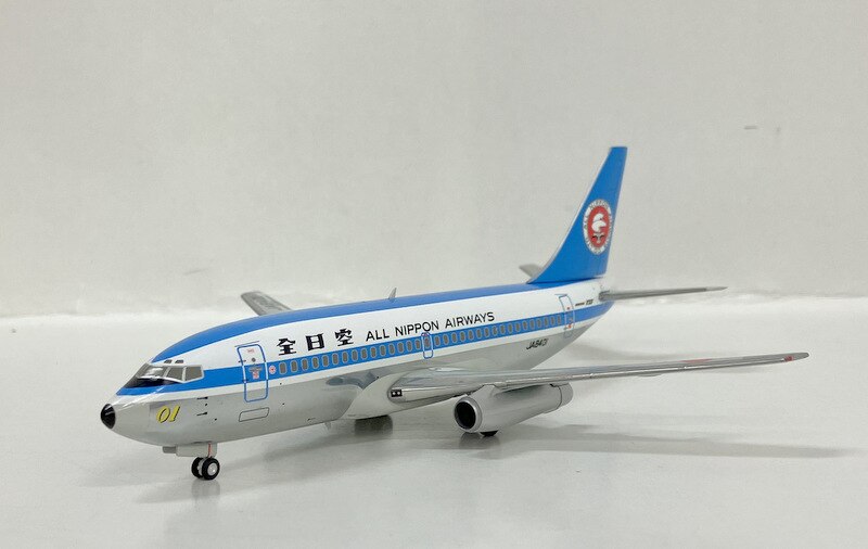 全日空商事 1/200 台座付 BOEING 737-200 ANA MOHICAN LOOK JA8401