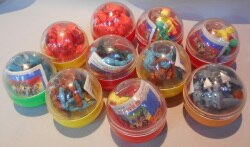 A capsule machine/capsuled-toy vending machine 
