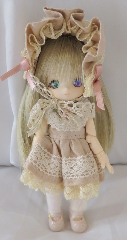 ドルチェ ミニスウィーツドール 甘娘 オビツ11 バニラ ワンピース ヘッドドレス付き ピンクベージュ レース ウィッグ ロングストレート ベージュ アイ オッドアイ グリーン パープル まんだらけ Mandarake